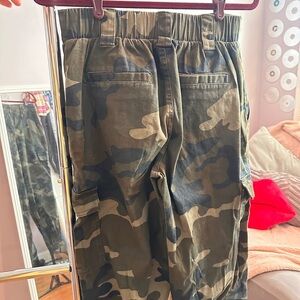 Wild Fable Green and Brown Cargo Pants with Camouflage Pattern and Relaxed Fit